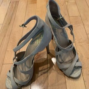 Vince Camuto tan heel sandal size 6